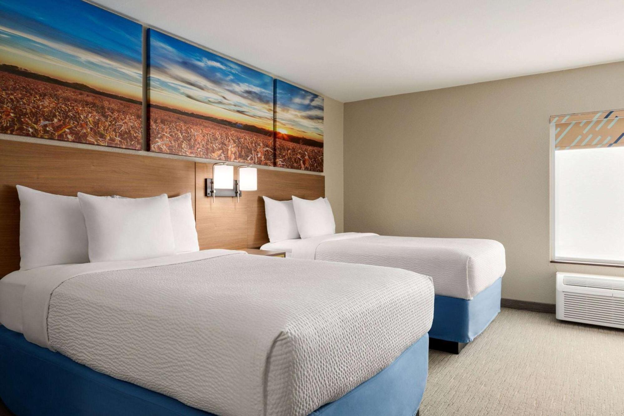 Days Inn By Wyndham Hillsboro Exterior photo