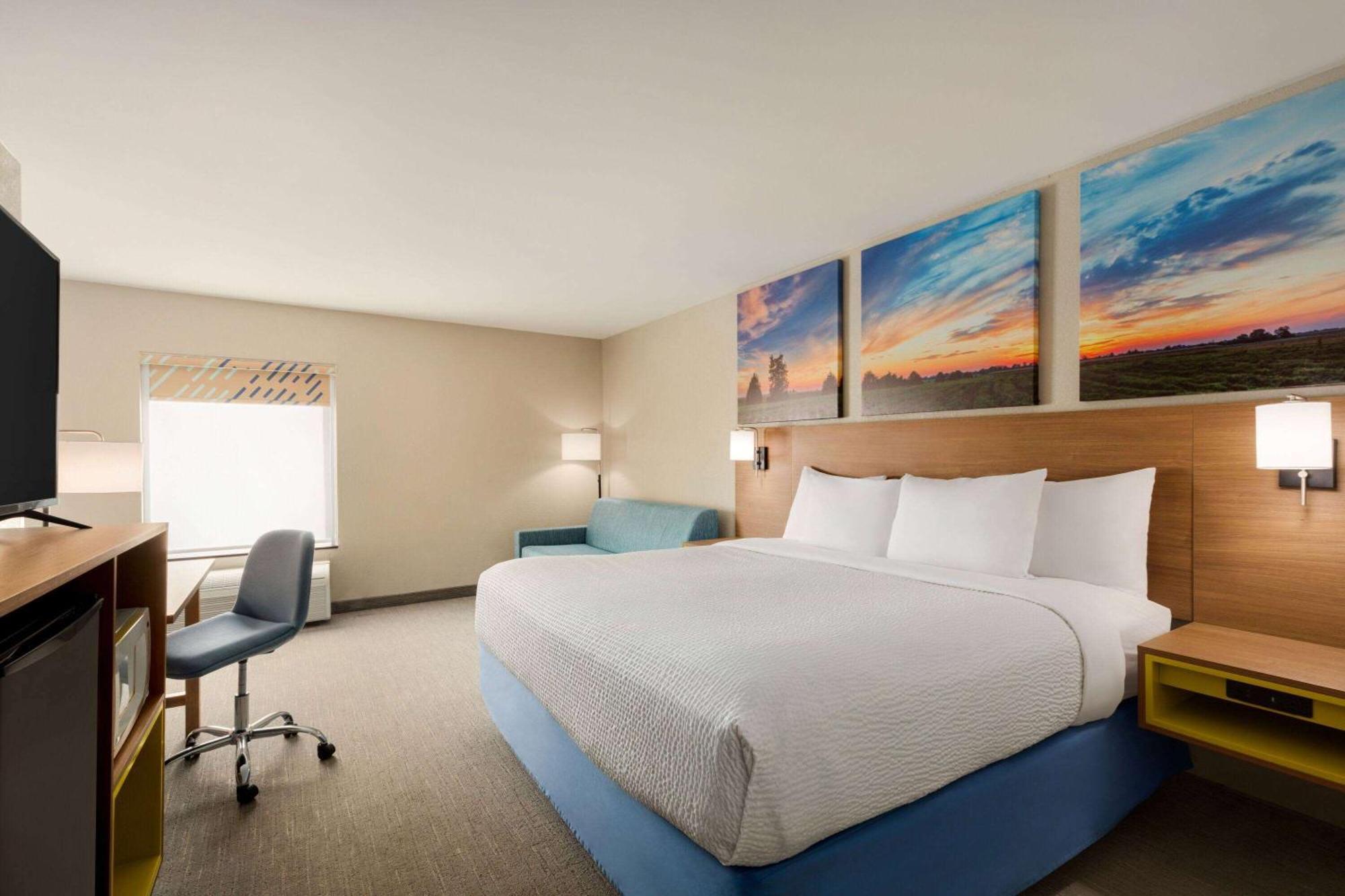 Days Inn By Wyndham Hillsboro Exterior photo