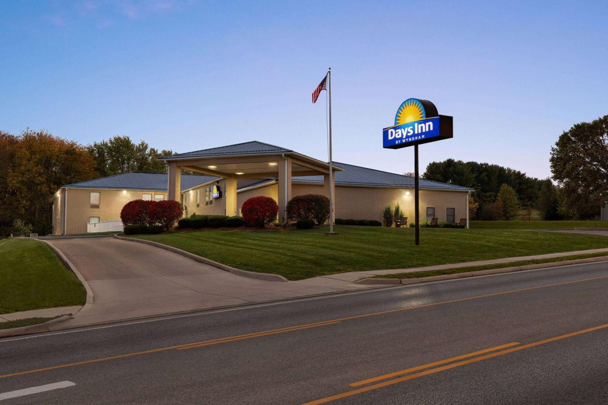 Days Inn By Wyndham Hillsboro Exterior photo